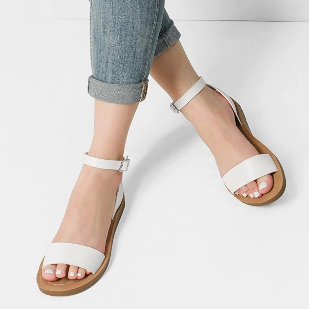 ( New W/O Box) Dream Pairs White Buckle Sandals